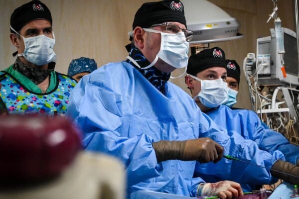 Hospital Dos de Mayo y Misión Médica “Salvando Corazones” transforman la vida de 20 pacientes con cirugías cardiovasculares de alta complejidad
