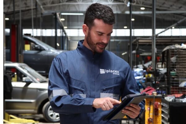 Estudiar mecánica automotriz en modalidad híbrida: El debate que incomoda a los más tradicionales del rubro