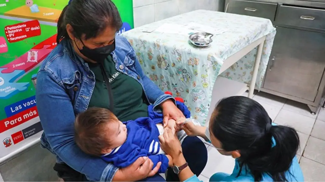 Mujer con niños