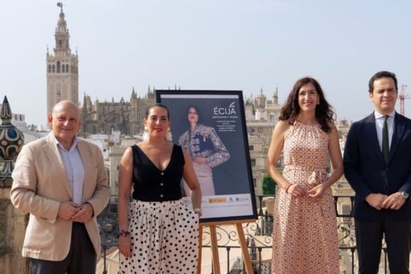 Silvia Heredia, alcaldesa de Écija; Laura Hurtado, delegada de Turismo y Cultura del Excmo. Ayuntamiento de Écija; Francisco Valderrama, director general de ESSDM e Ignacio Gurrea, director de Code Eventos