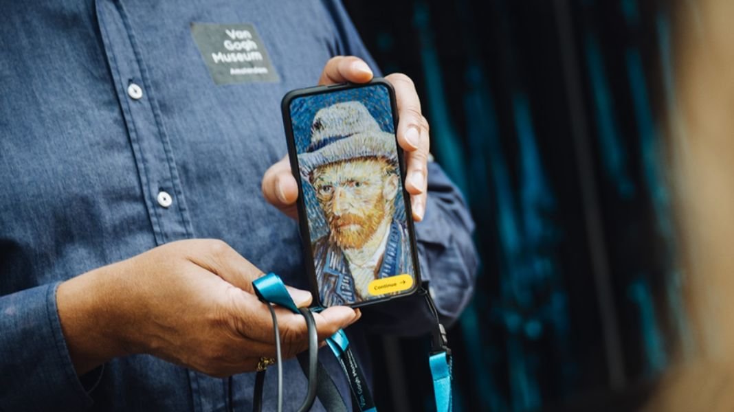 Samsung Galaxy S25+ impulsa la nueva audioguía del Museo Van Gogh