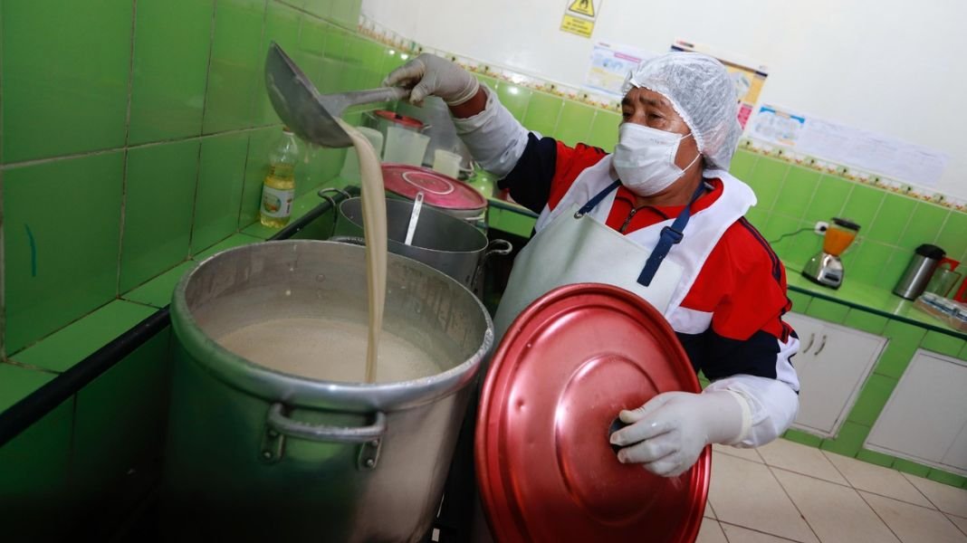 Huancavelica, mujer cocinando