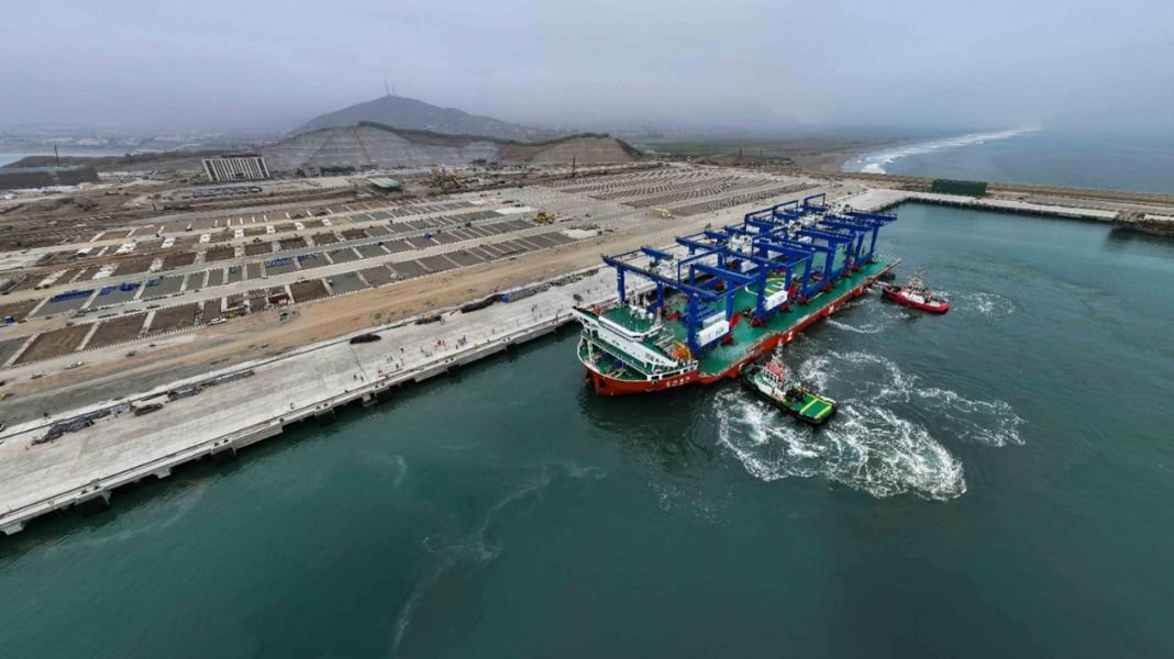 • Empresarios visitarán el megapuerto de Chancay interesados en instalarse en el país para reexportar sus productos y en actividades de cabotaje.