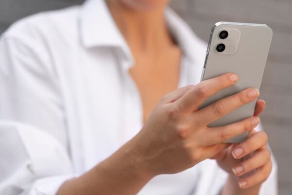 celular moderno iphone