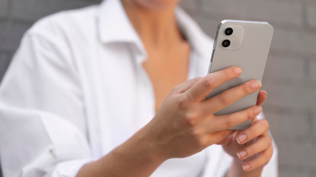celular moderno iphone
