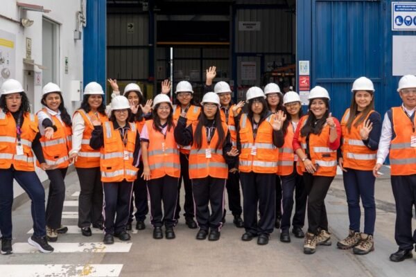 Hitachi Energy impulsa carreras STEM en escolares peruanas de colegio emblemático