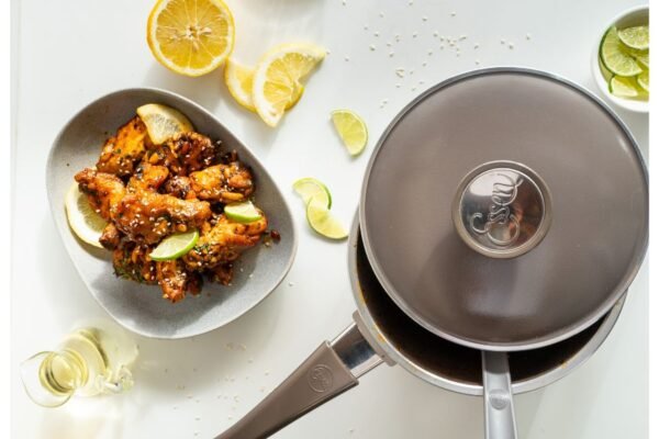 CACEROLA 18 CM TERRA CERÁMICA_ALITAS CON MANI Y CILANTRO