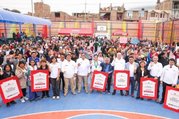 Gobierno entrega más de 790 títulos de propiedad a familias e instituciones públicas en La Libertad