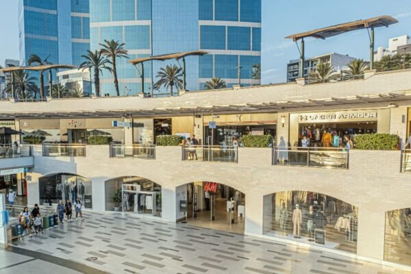 Simoné revoluciona la moda sostenible con su nueva tienda en Larcomar