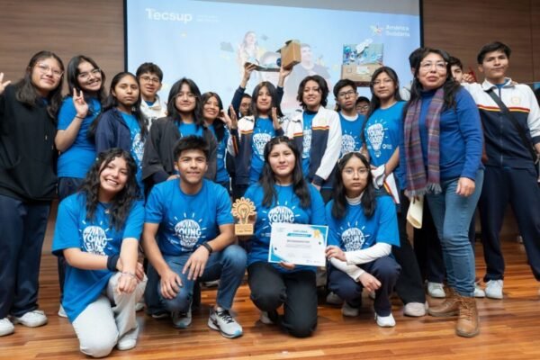 Nueva edición de la Cumbre de Jóvenes premia el talento escolar con pasantía internacional