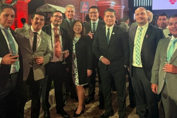 Más de 900 líderes de la minería y negocios se dieron cita en el Maple & Misti Cocktail durante PERUMIN 37