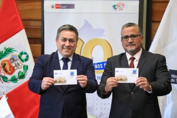 Presentan matasellado conmemorativo por el 90.° aniversario del Ministerio de Salud y el Día de la Medicina Peruana