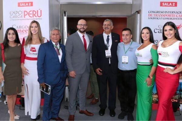 El Perú mantiene crecimiento y récord exportador pese a la inestabilidad política, destaca el exministro Juan Carlos Mathews