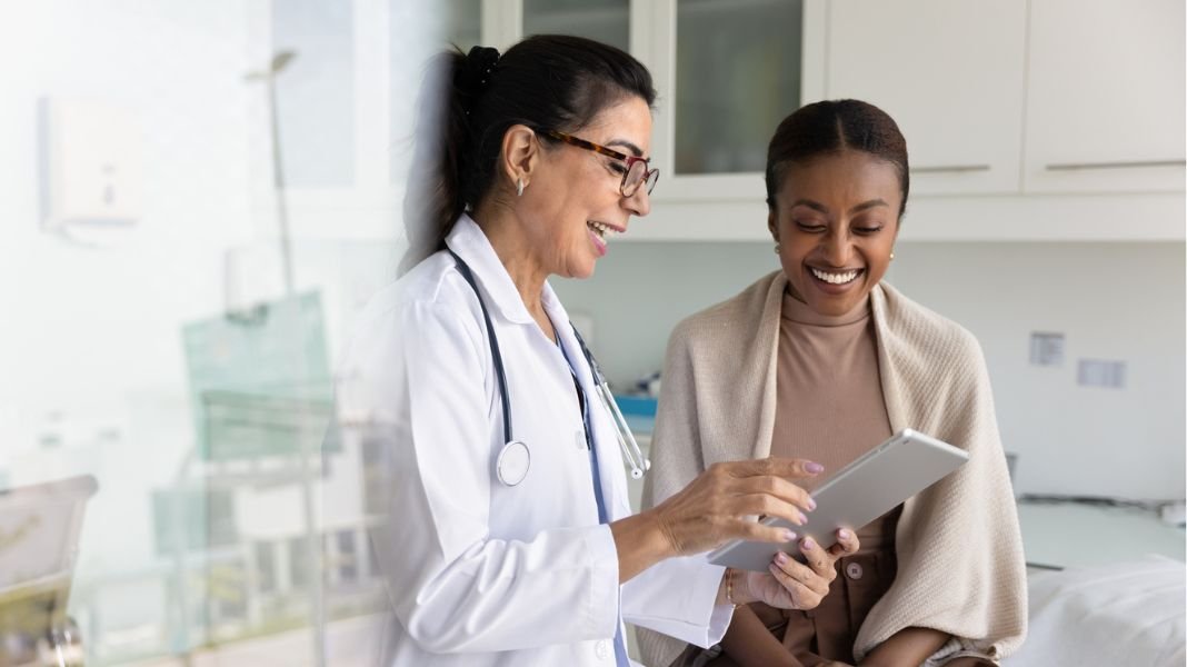 El 38,1 % de peruanos con problemas de salud acudió a un centro médico en 2025