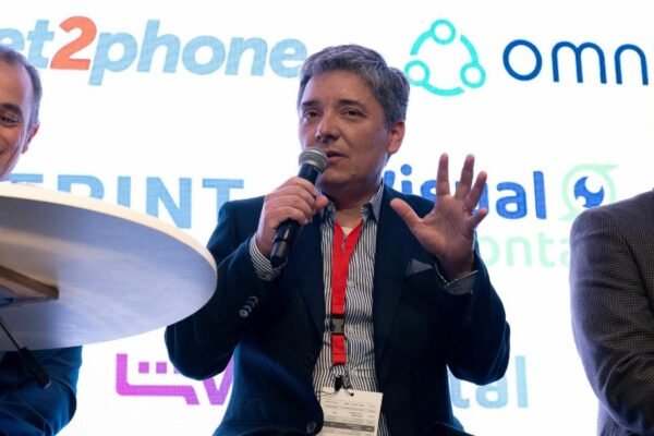 Contact centers en transición: De la externalización a la era de los copilotos digitales