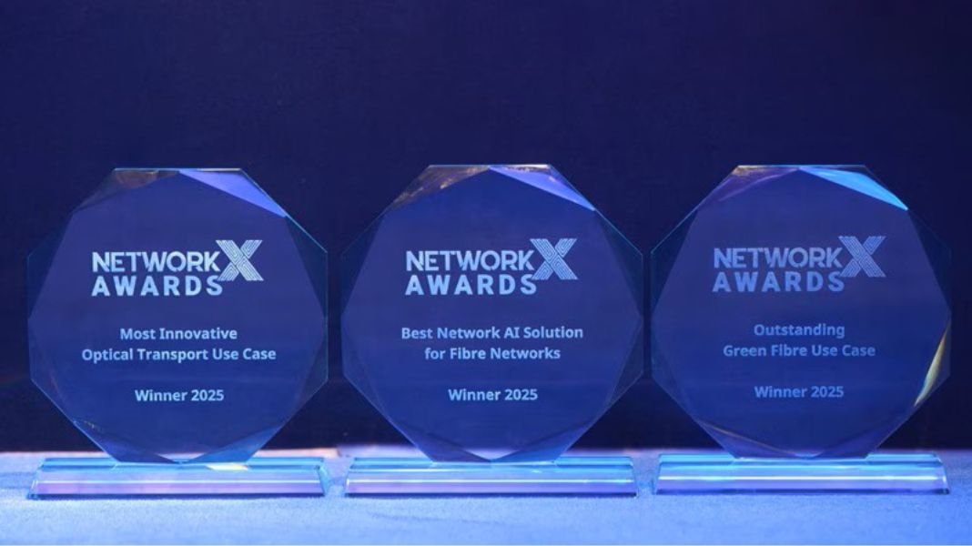 Huawei gana tres premios en el campo de redes totalmente ópticas en Network X 2025