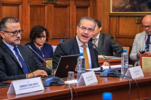 Ministro Luis Quiroz presentó en el Congreso el Proyecto de Presupuesto para el Año Fiscal 2026 de su sector