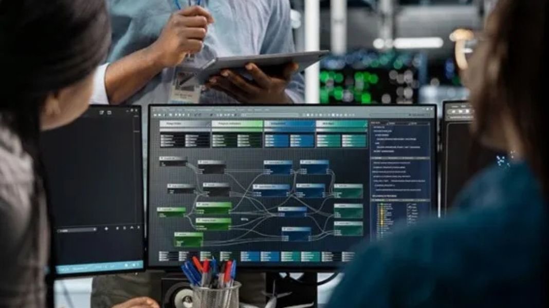 Desarrollo de software y aplicaciones de negocio a medida vs. adquirir software estándar: ¿Cuál es la mejor decisión estratégica empresarial?