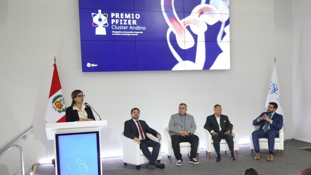 Pfizer presenta a los finalistas peruanos del Premio Pfizer de Periodismo en Salud 2025