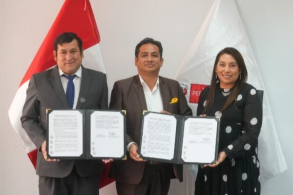PRODUCE y Municipalidad Provincial de Calca firman convenio para impulsar la modernización de su mercado modelo
