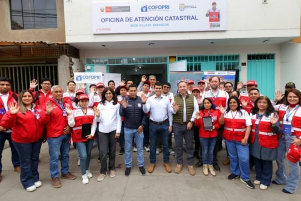 Ministro de Vivienda supervisa trabajo de brigadas de Cofopri en lanzamiento del Primer Catastro Urbano Digital de Lima Sur