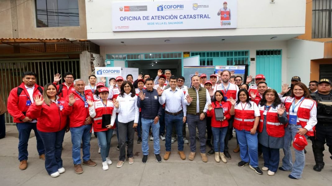 Ministro de Vivienda supervisa trabajo de brigadas de Cofopri en lanzamiento del Primer Catastro Urbano Digital de Lima Sur