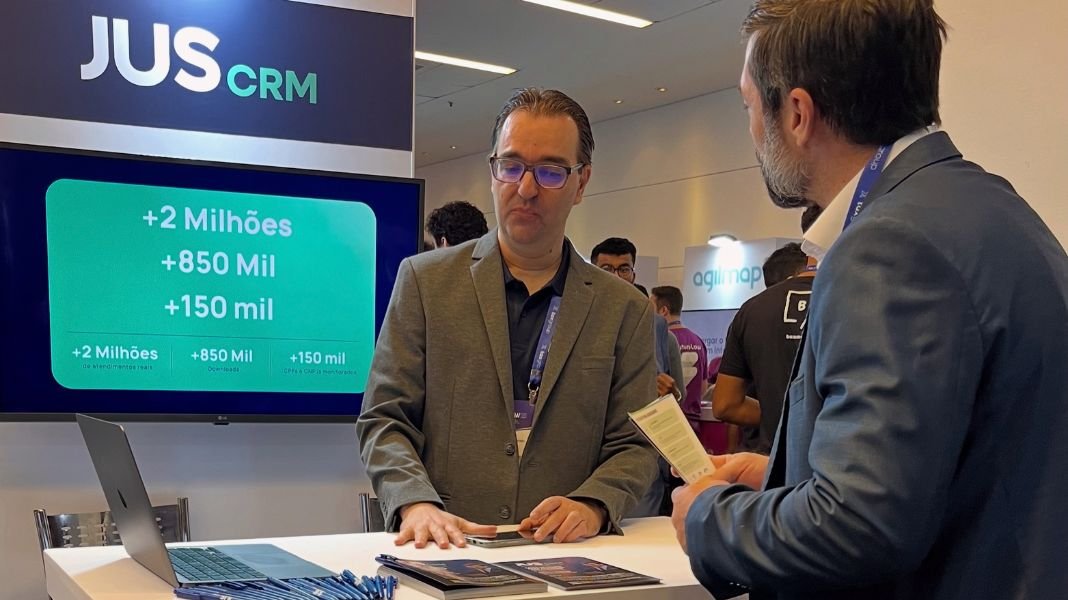 JUScrm otimiza gestão de relacionamento na advocacia com integração de IA e WhatsApp