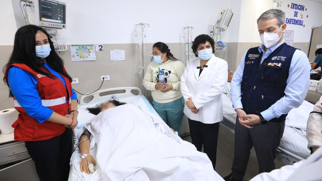 Minsa garantiza atención gratuita y acompañamiento a familias de afectadas en atentado en Carabayllo