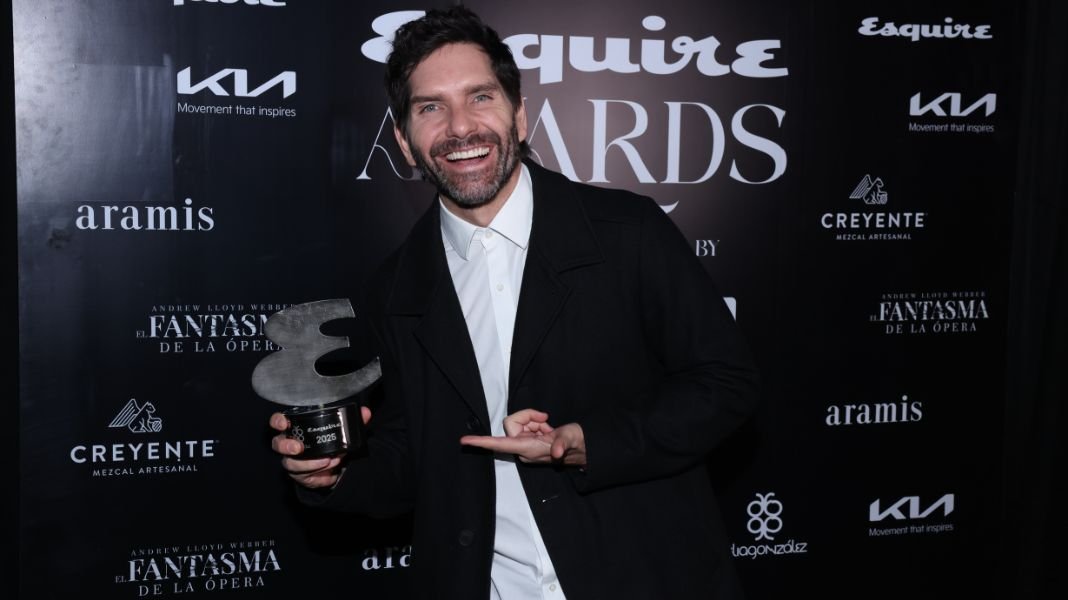 Revista Esquire premia a Arap Bethke por su compromiso con la responsabilidad social en los ‘Esquire Awards 2025’