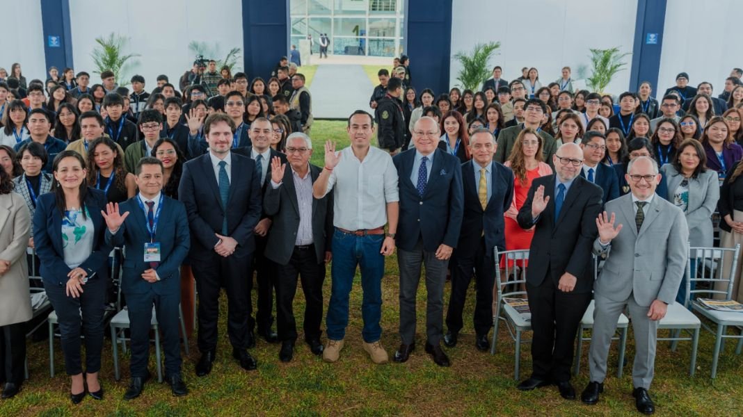 Presidente José Jerí y autoridades responden a estudiantes en audiencia universitaria rumbo a las elecciones 2026