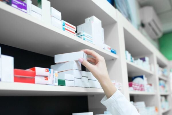 Instamos a la Digemid a suspender el registro de los 239 productos farmacéuticos que no aprobaron las inspecciones de buenas prácticas de manufactura