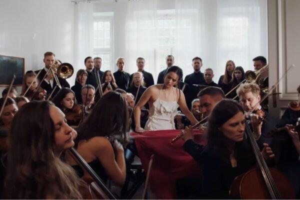 Rosalía y la era del descubrimiento cultural: por qué Berghain marca un nuevo pulso en la relación entre artistas y audiencias