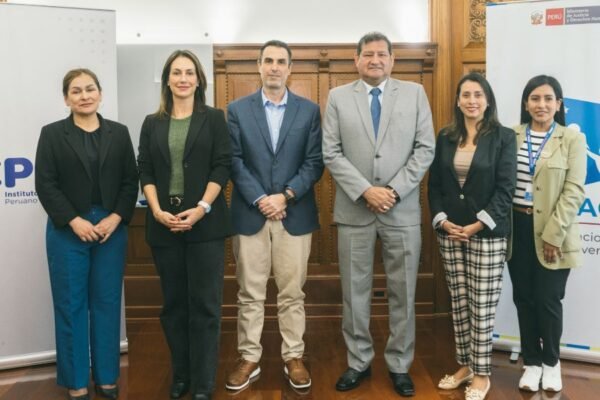 Jóvenes en reinserción social accederán a becas de inglés gratuitas gracias a convenio con el ICPNA