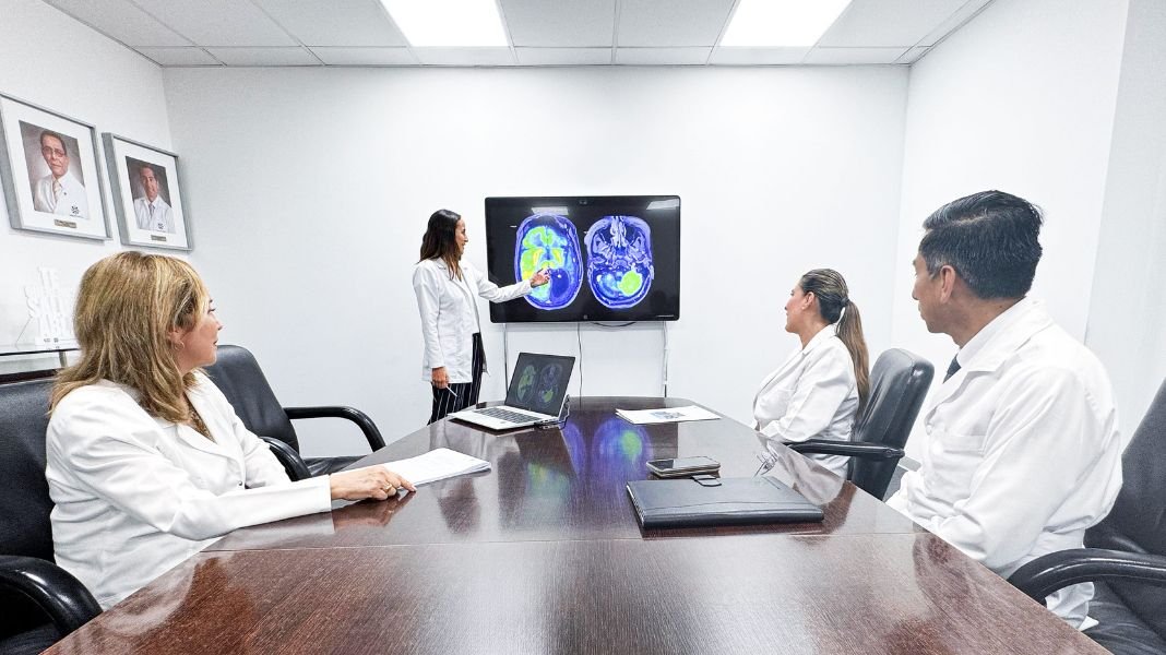 Accidentes Cerebrovasculares (ACV) en aumento entre adultos jóvenes y mujeres: la atención dentro de las 4.5 h marca diferencia