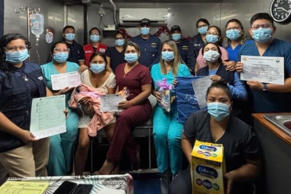 Gestante Kichwa da a luz de manera segura a bordo de la PIAS Napo en Loreto