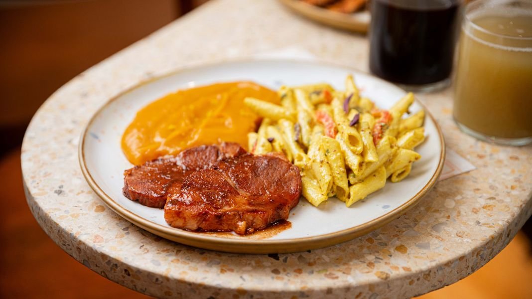 La Repostería lanza su almuerzo navideño 2025 con sabor a tradición casera