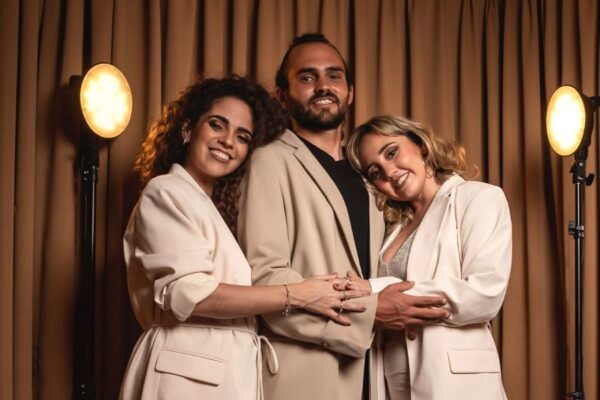 Sandra Muente y hermanos rinden tributo a Beto Danelli con temas inolvidables como "Te necesito" y canciones inéditas que dejó tras su partida.