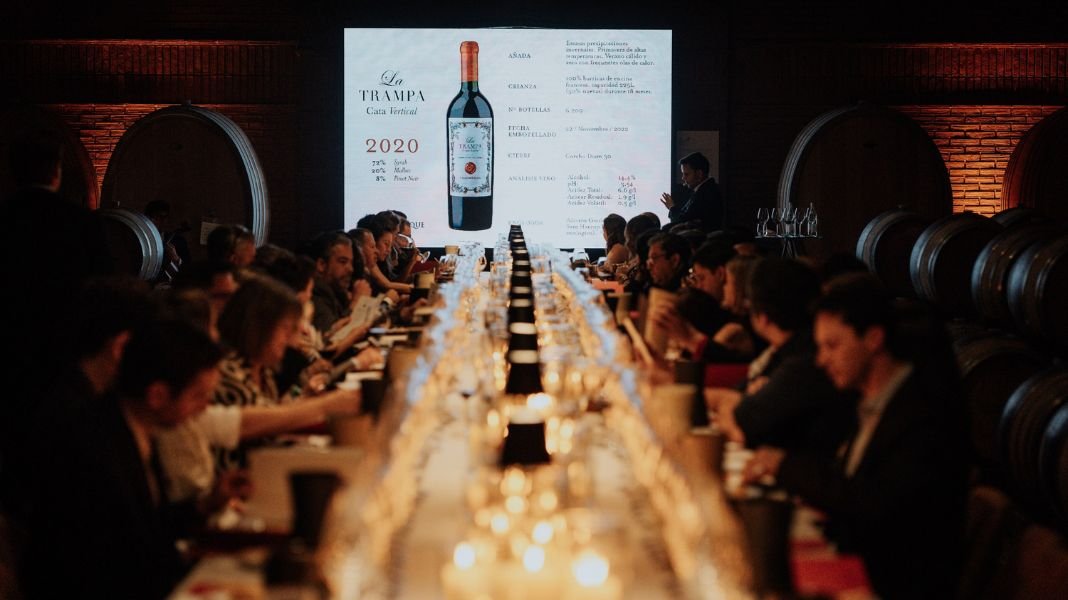Casas del Bosque celebra su Primera Cata Vertical junto a La Trampa, su vino ícono de clima frío