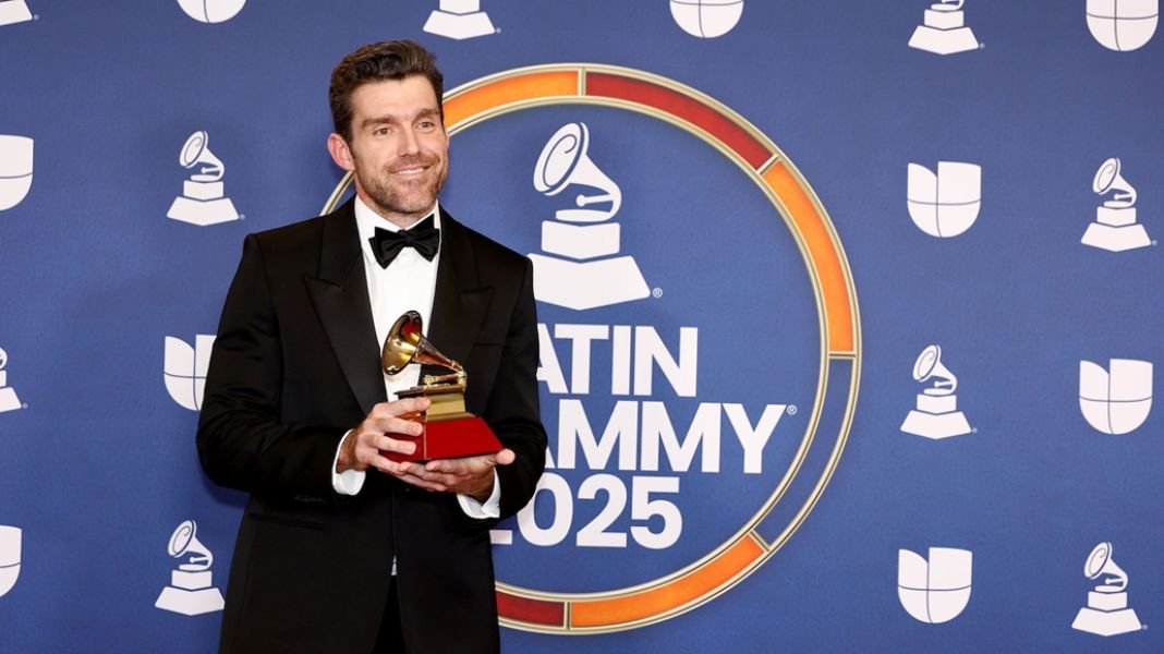 Productor e ingeniero Lewis Pickett se alza con tres Latin Grammy y consolida su posición en el sonido latino global