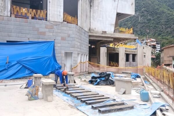 Minsa: llegaron ascensores para la obra del nuevo Centro de Salud Machupicchu que cuenta con cerca del 60 % de avance