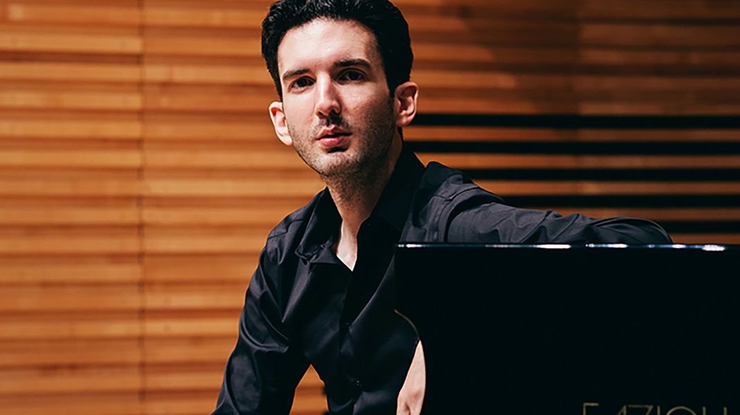 Emmanuel Despax: Conozca al pianista francés que encarna el alma romántica del piano