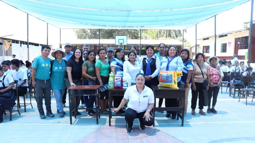 Sapolio Profesional y Water For People buscan garantizar reducir la inasistencia de escolares con baños limpios y seguros en escuelas