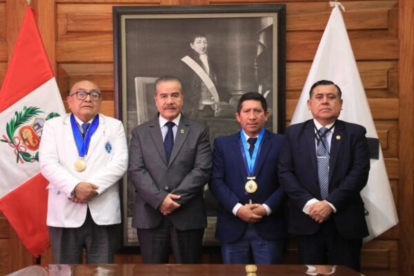 Minsa y Colegio Químico Farmacéutico se reunieron para impulsar mejor control y supervisión de medicamentos