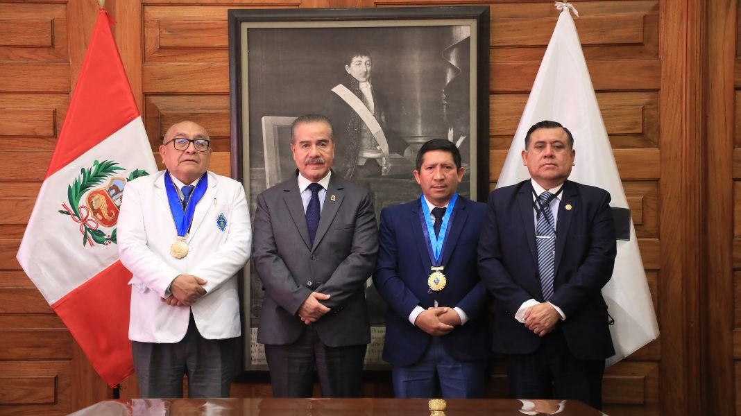 Minsa y Colegio Químico Farmacéutico se reunieron para impulsar mejor control y supervisión de medicamentos