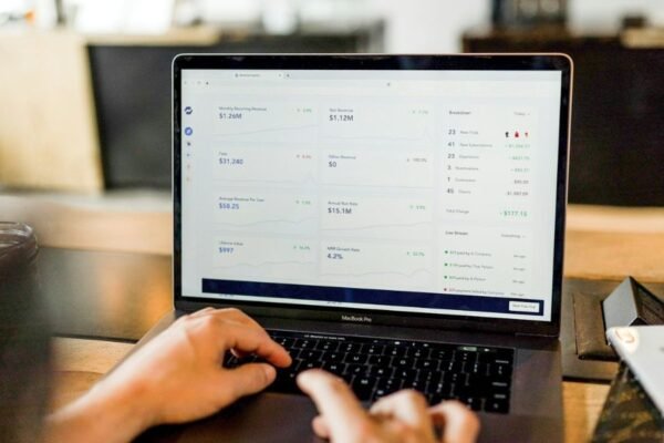 Digital Pharma revoluciona el retail farmacéutico: implementa su plataforma con IA en las 90 farmacias Knop del país