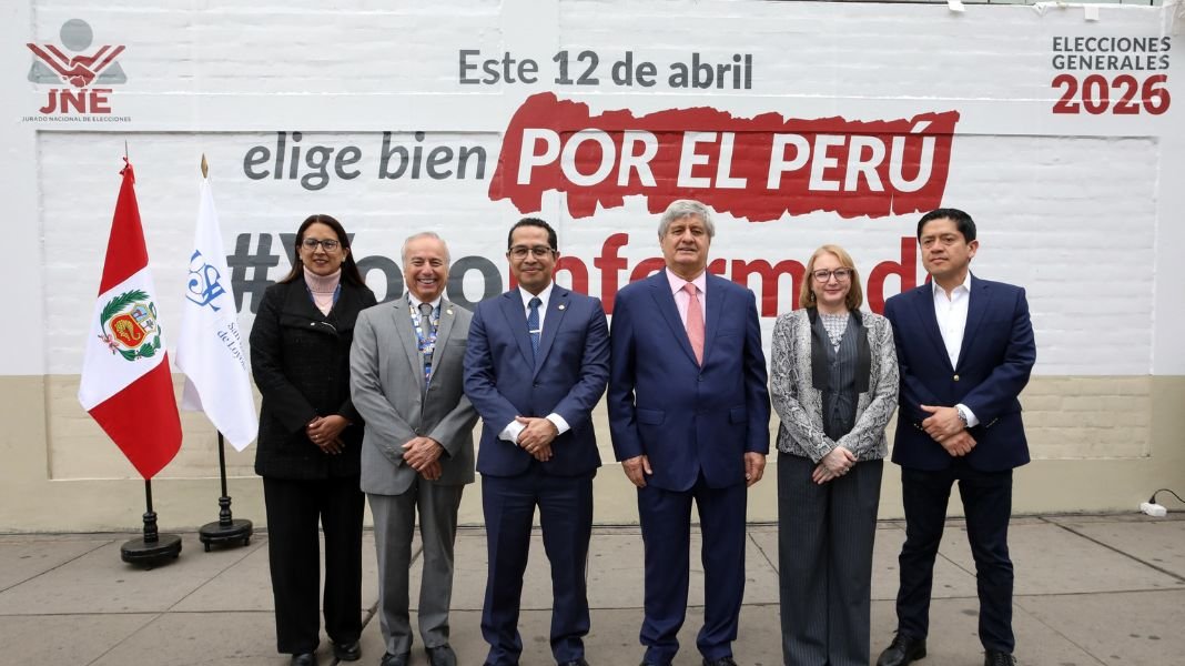 JNE presenta primer mural cívico de “Voto informado” en USIL 