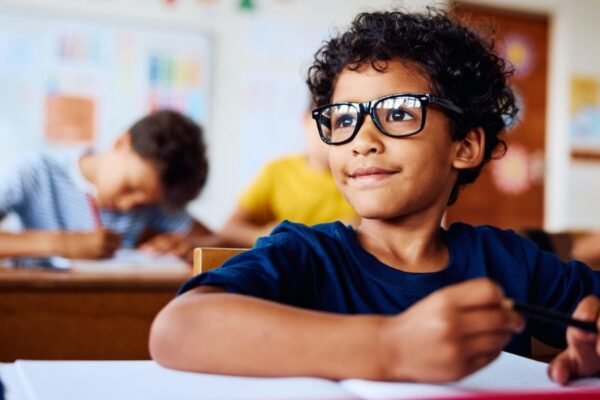 Tercera edición de Ipsos Education Monitor: la mayoría de los países apoya la prohibición del uso de las redes sociales a menores de 14 años