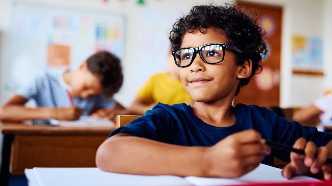 Tercera edición de Ipsos Education Monitor: la mayoría de los países apoya la prohibición del uso de las redes sociales a menores de 14 años