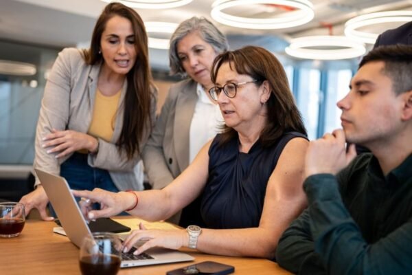 Gen Z, X y Millennials: ¿Cómo gestionar equipos con generaciones distintas en el trabajo?