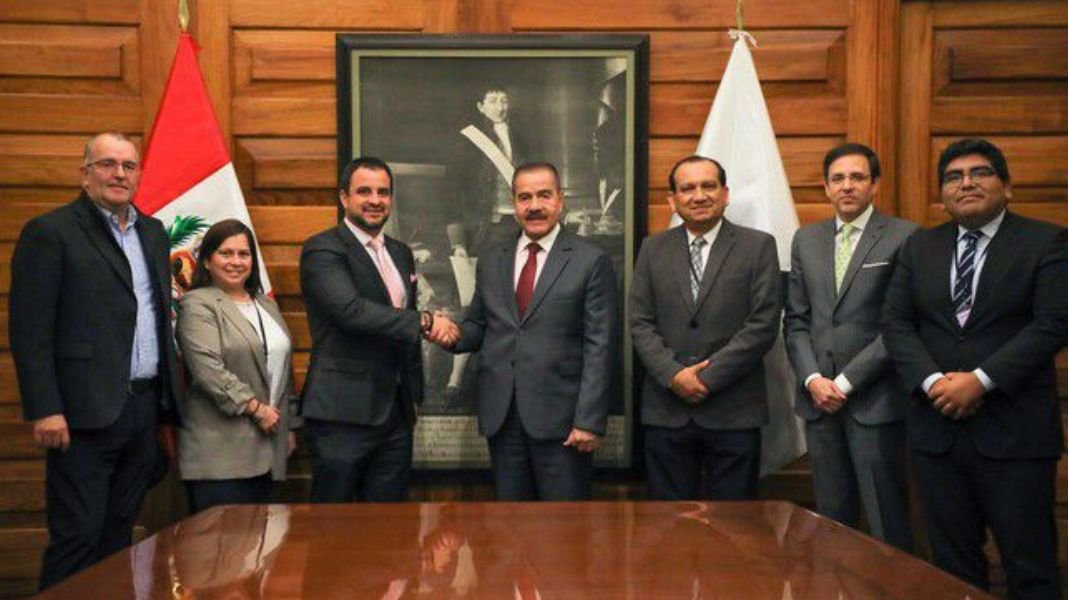 Minsa implementará mesa de trabajo con la Sociedad Nacional de Industrias para promover propuestas conjuntas sobre medicamentos